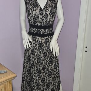 Chic Black Lace Midi Dress
